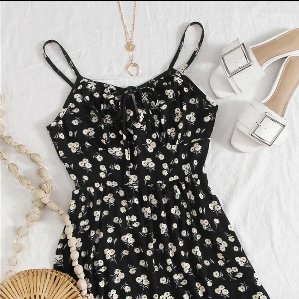 NWT SHEIN: XS Black Floral Tie Up Strap Romper - Picture 1 of 10